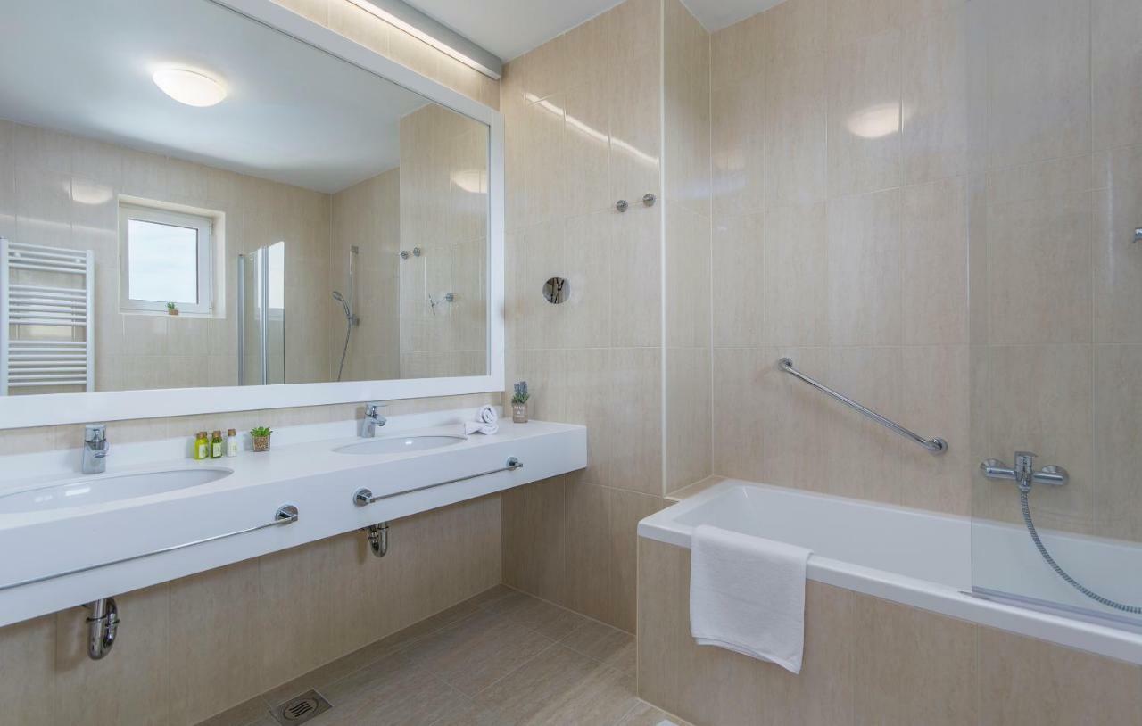 Villa Sterpazzi - Near Porec With Sea View, Private Jacuzzi, Sauna And Pool Višnjan エクステリア 写真