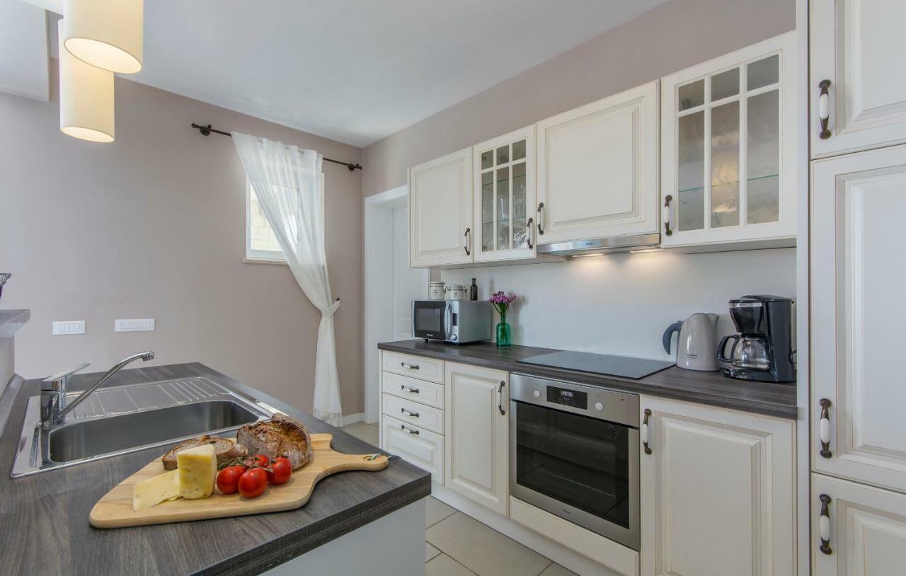 Villa Sterpazzi - Near Porec With Sea View, Private Jacuzzi, Sauna And Pool Višnjan エクステリア 写真