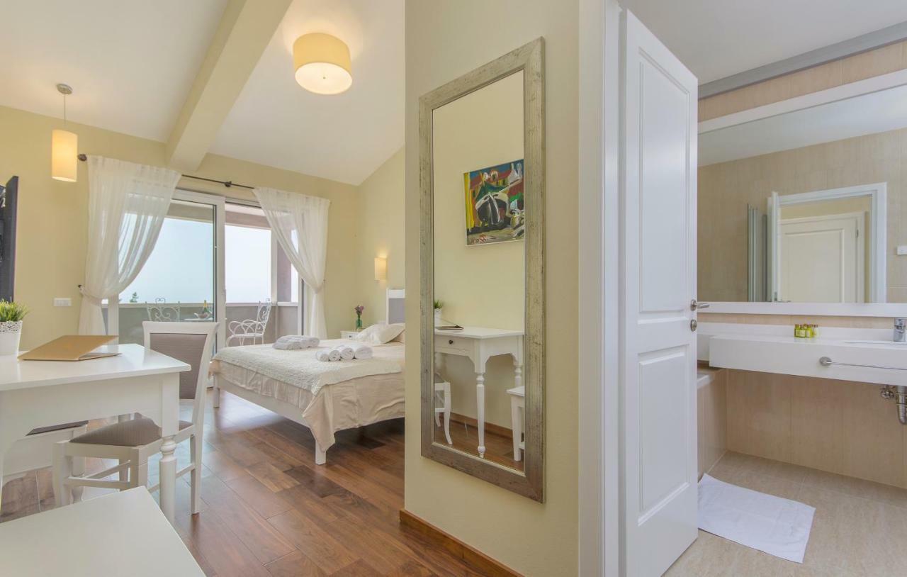 Villa Sterpazzi - Near Porec With Sea View, Private Jacuzzi, Sauna And Pool Višnjan エクステリア 写真