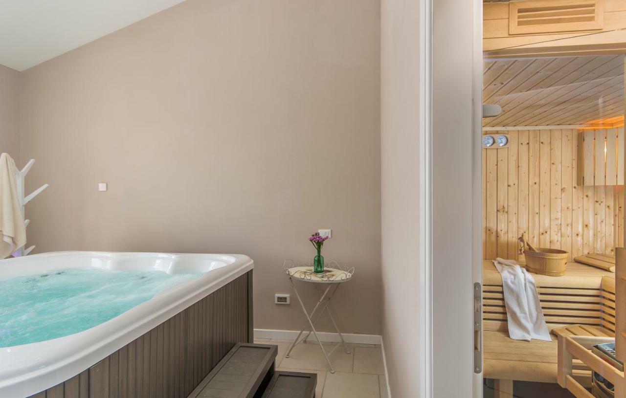 Villa Sterpazzi - Near Porec With Sea View, Private Jacuzzi, Sauna And Pool Višnjan エクステリア 写真