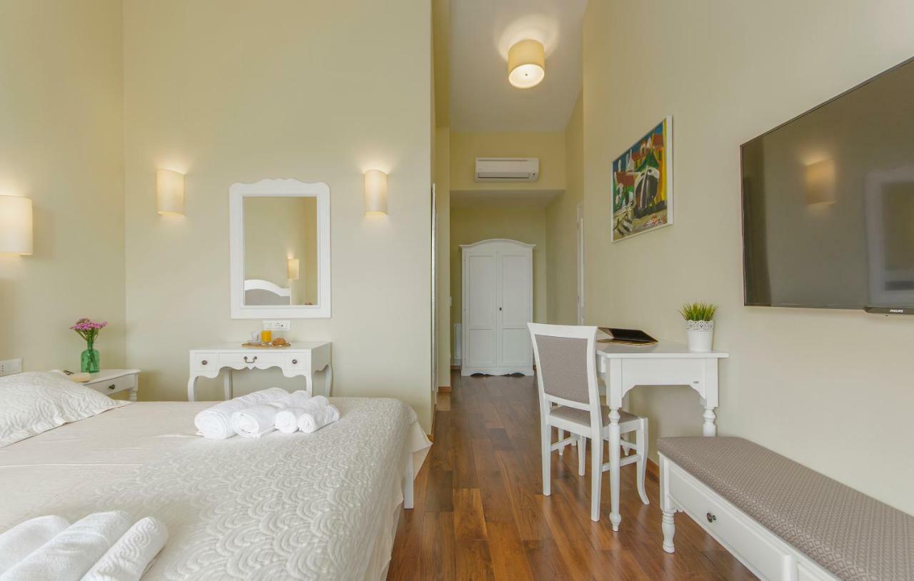 Villa Sterpazzi - Near Porec With Sea View, Private Jacuzzi, Sauna And Pool Višnjan エクステリア 写真