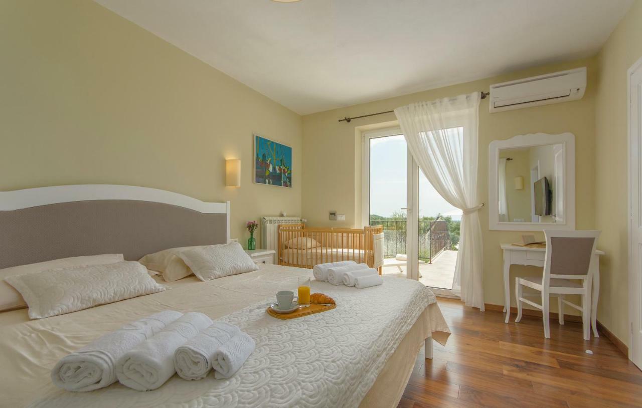Villa Sterpazzi - Near Porec With Sea View, Private Jacuzzi, Sauna And Pool Višnjan エクステリア 写真